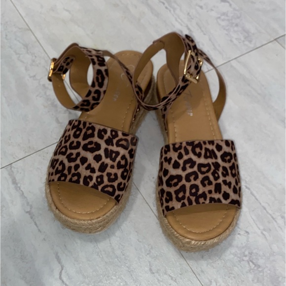 Forever Link Leopard Open Toe Ankle Strap Espadrille Platform Sandal Size 5.5 - Picture 2 of 4